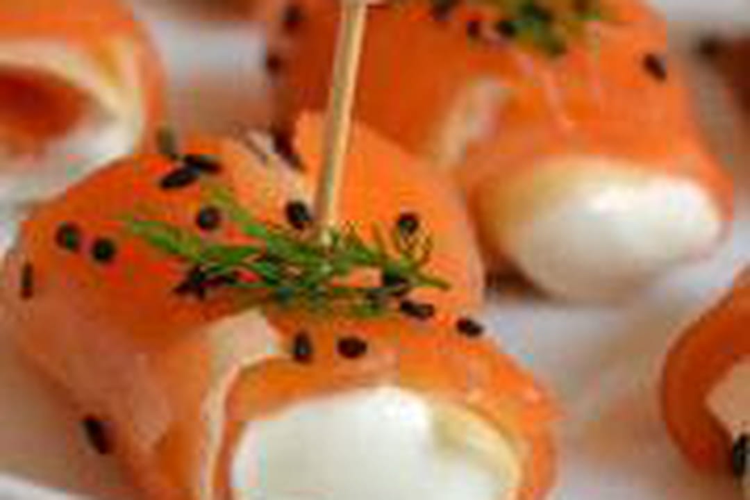 Roulades de saumon fumé, pomme et fromage frais