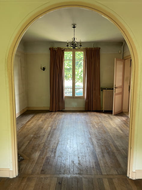 Avant&nbsp;: une salle &agrave; manger sans personnalit&eacute; et cloisonn&eacute;e