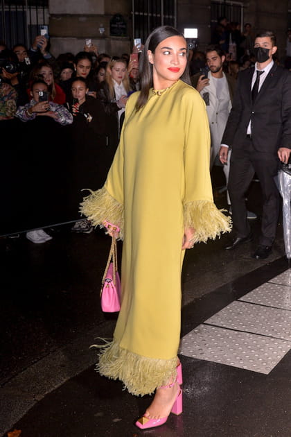 Camélia Jordana en robe jaune