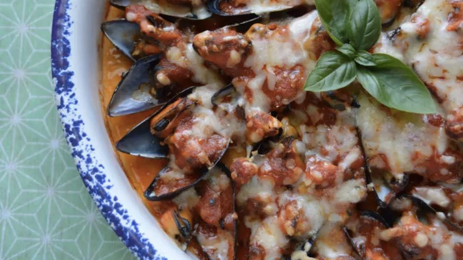 Moules à la sauce tomate et au basilic