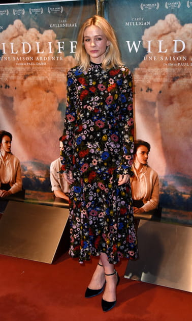 Carey Mulligan en robe midi fleurie Erdem