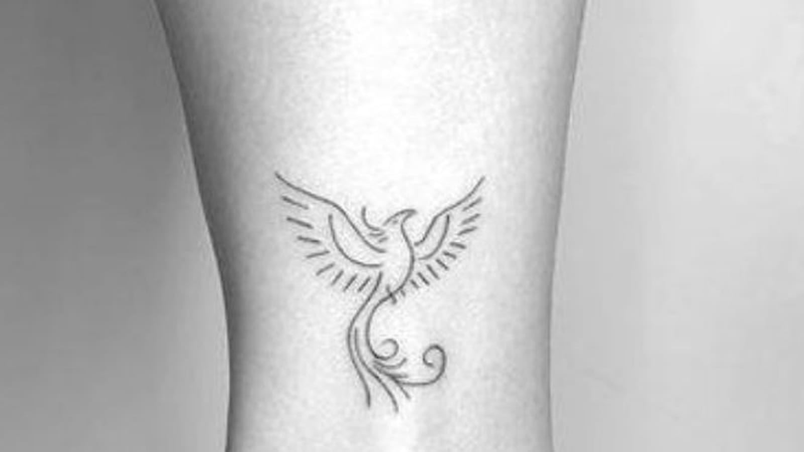 Phoenix minimaliste sur la cheville