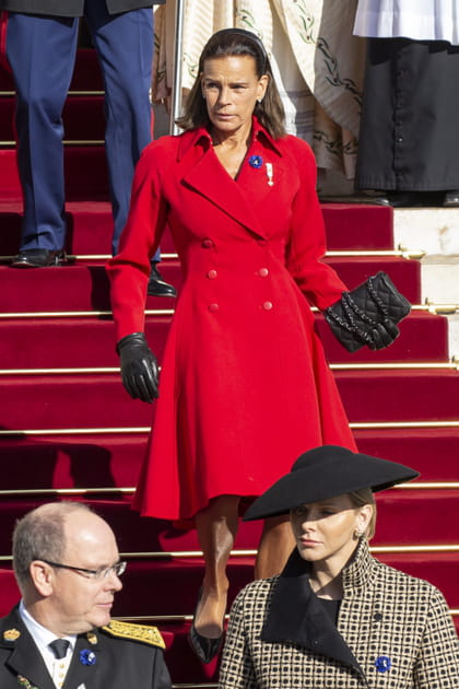 St&eacute;phanie de Monaco en manteau rouge
