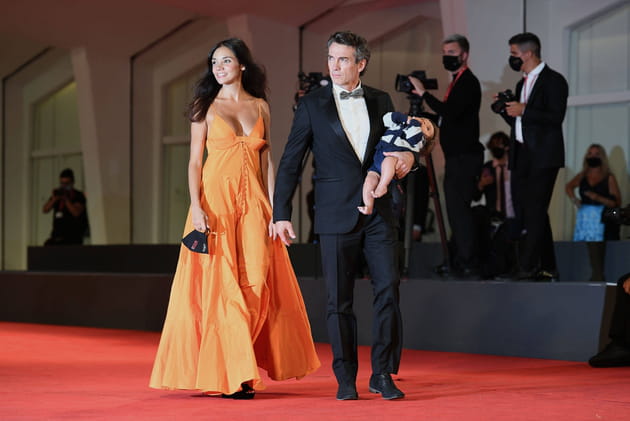 Les stars italiennes Nina Verdelli, Alessio Boni et leur fils Lorenzo