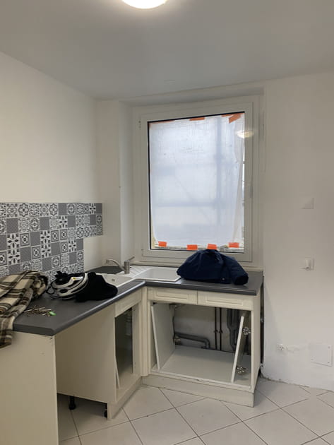 Avant&nbsp;: une cuisine &eacute;troite pas am&eacute;nag&eacute;e