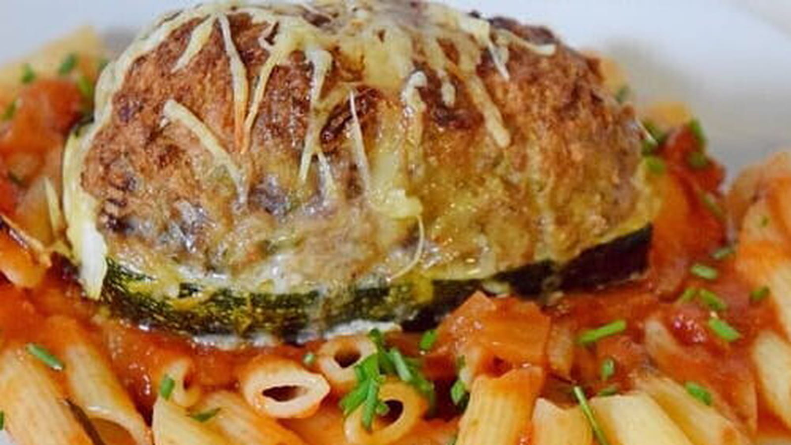 Courgette farcie à la viande et mozzarella