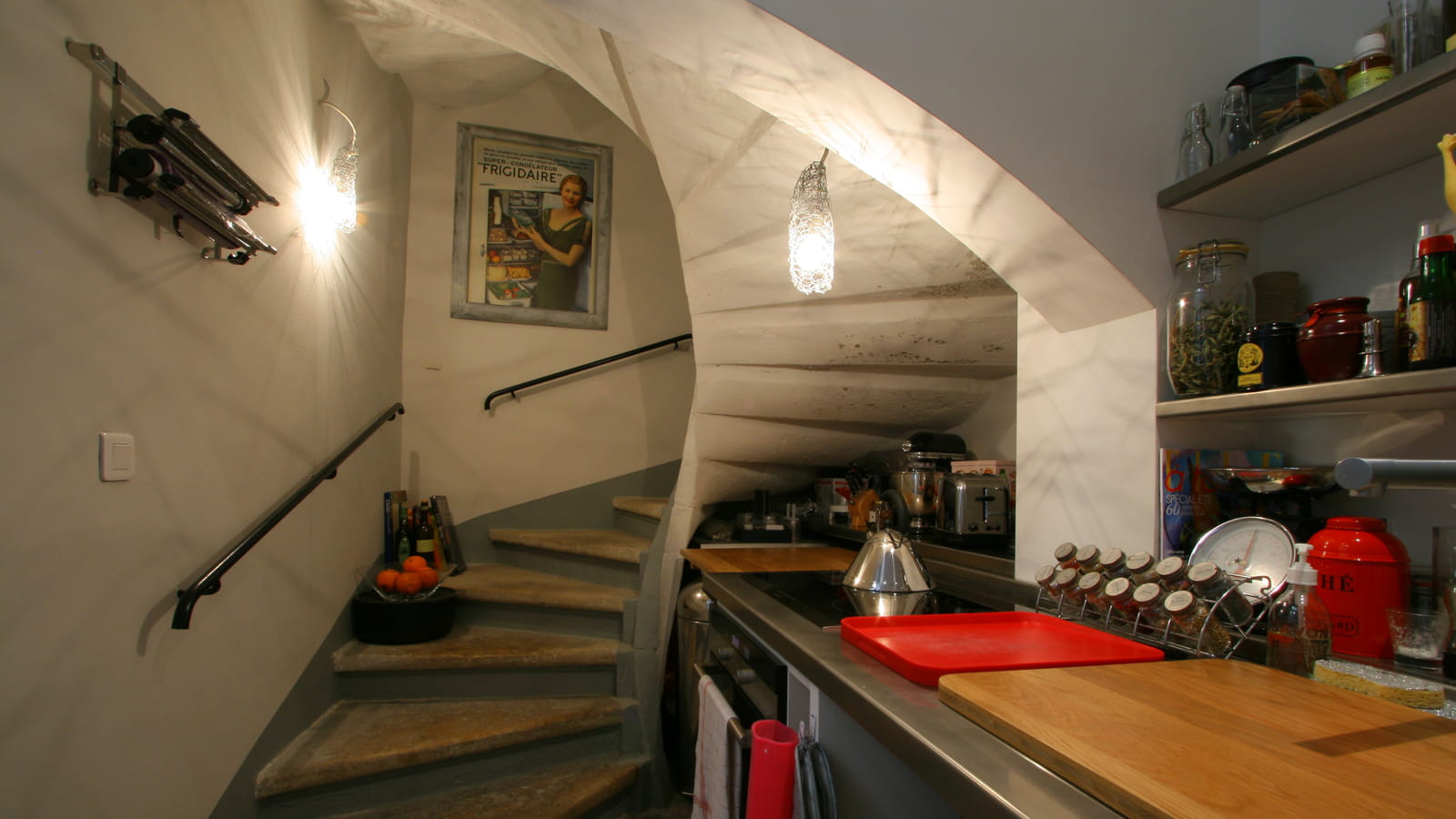 Cuisine sous escalier