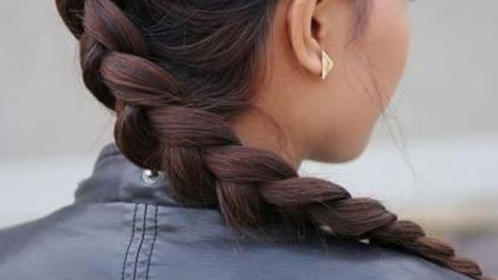 La tresse sur le côté 