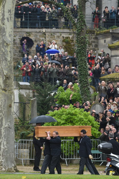 L'hommage vibrant et public au cimetière du Père-Lachaise