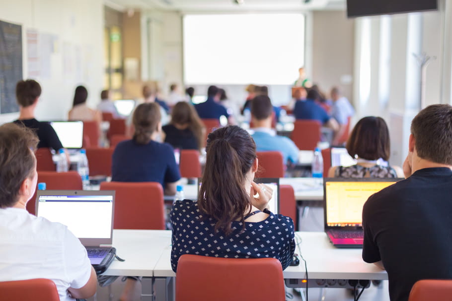 + 120 % : la vie étudiante coûte beaucoup plus cher... aux filles !