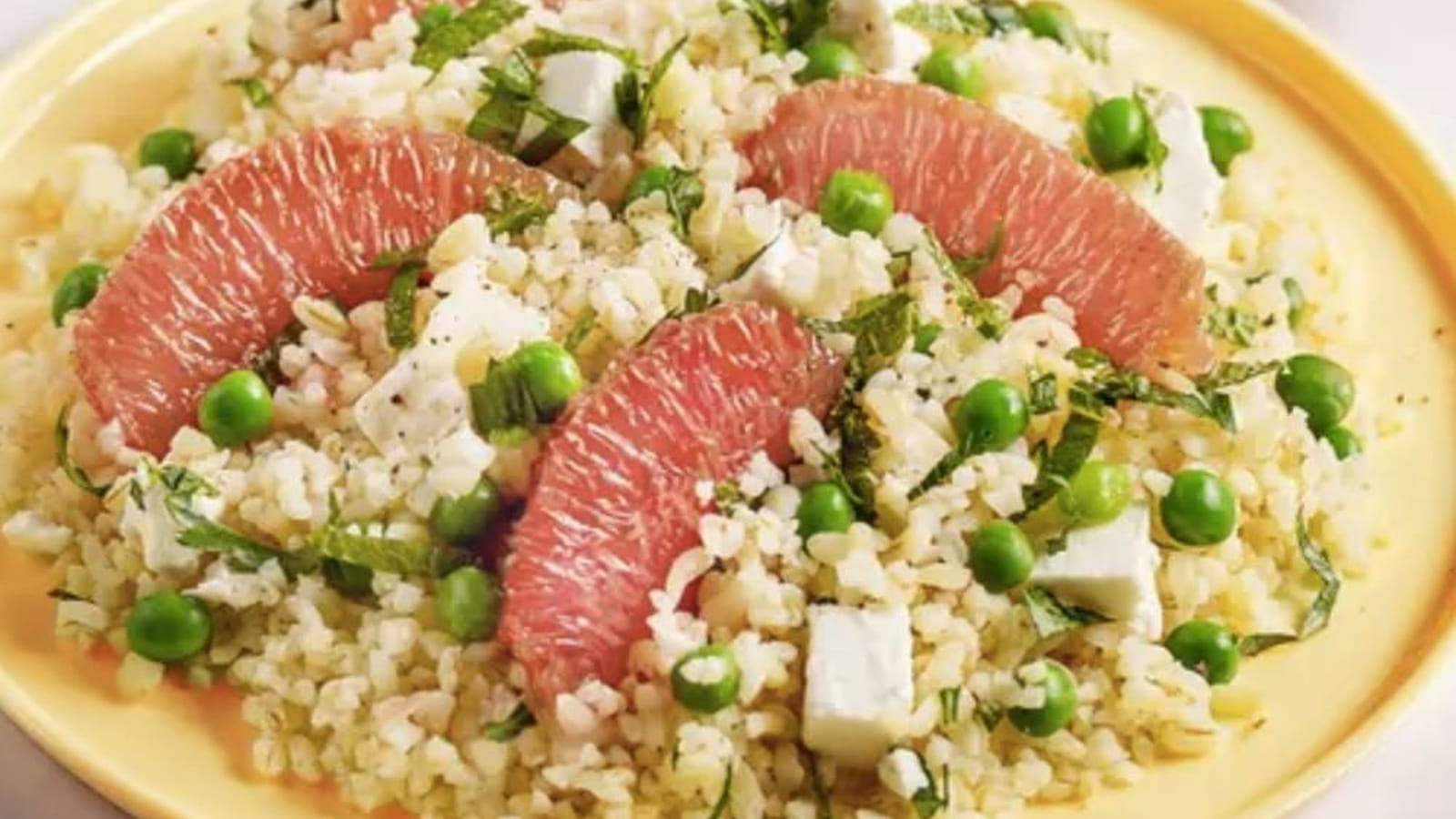 Salade de boulghour au pamplemousse de Floride, petit pois et feta