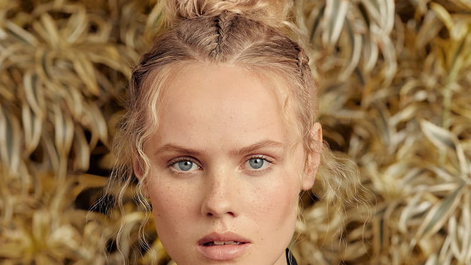 Chignon avec tresse collée