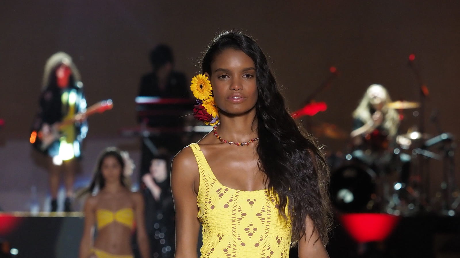 Look 32