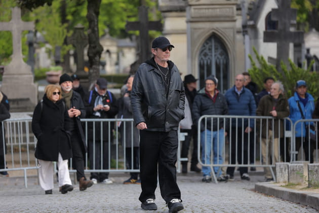 Jean-Luc Reichmann la mine ferm&eacute;e aux obs&egrave;ques d'Isabelle Mergault
