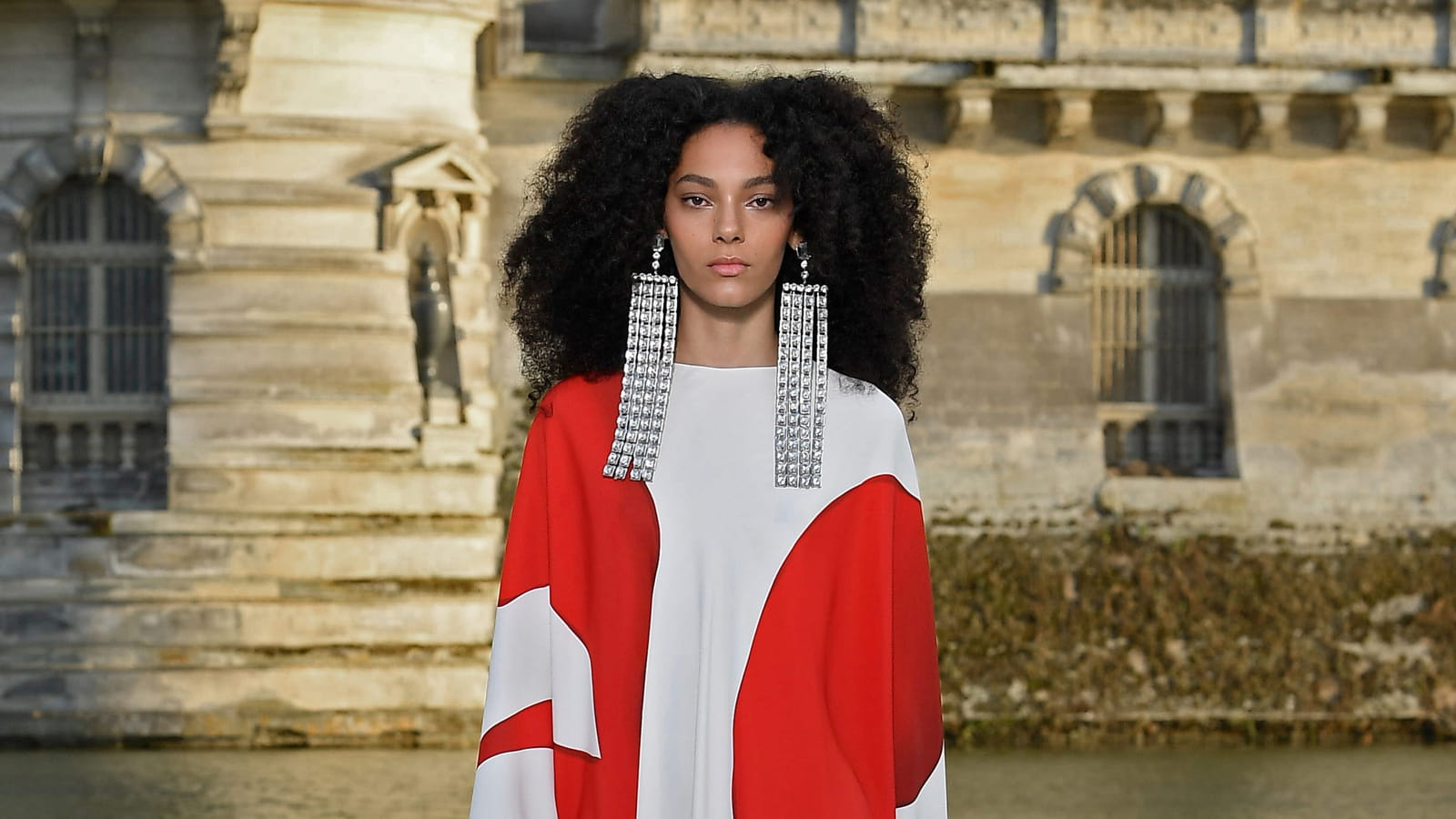 Le défilé Valentino haute couture automne-hiver 2023-2024 a enchanté les jardins du château de Chantilly