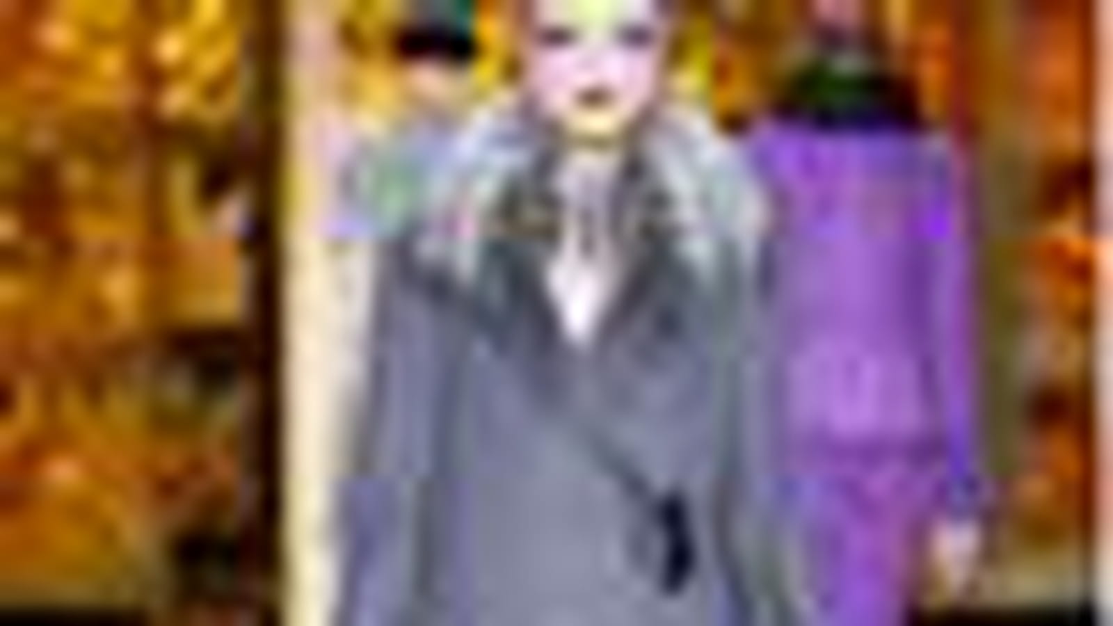 Manteau gris brodé de Christian Dior
