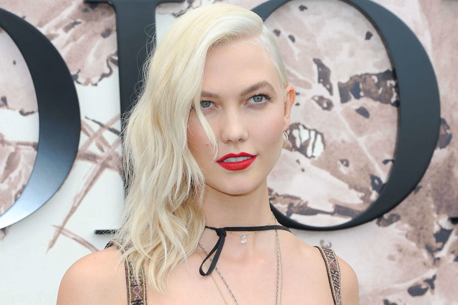 Karlie Kloss dévoile une nouvelle coloration pendant la fashion week