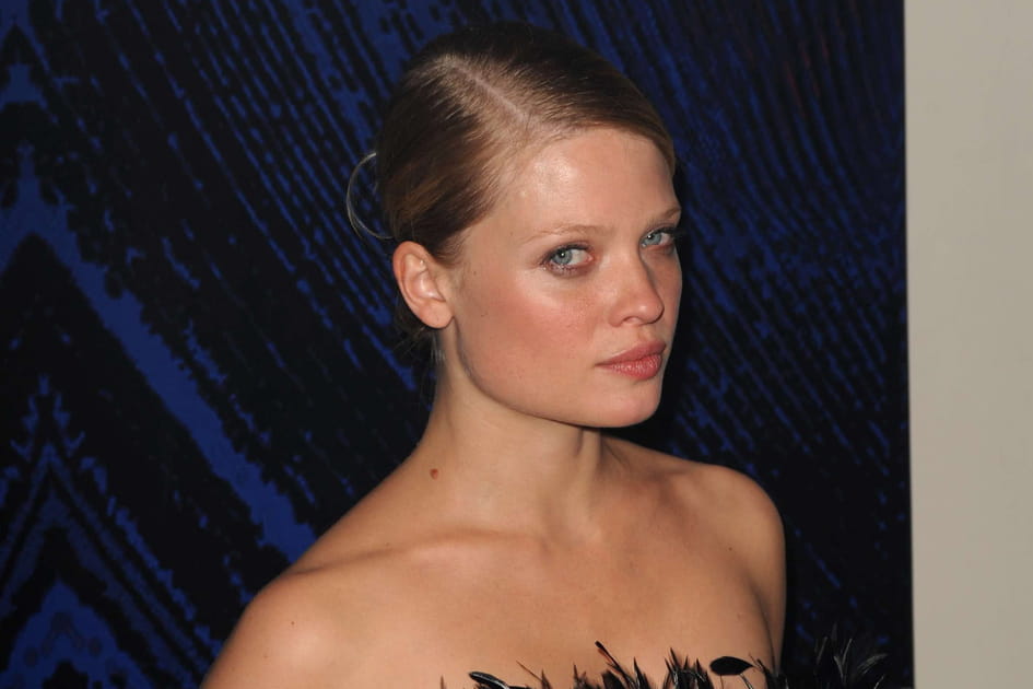 M&eacute;lanie Thierry, magn&eacute;tique avec son fard &agrave; paupi&egrave;res flout&eacute;