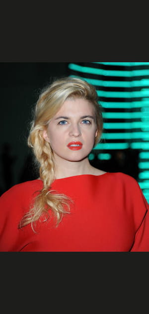 La tresse d&eacute;coiff&eacute;e de C&eacute;cile Cassel