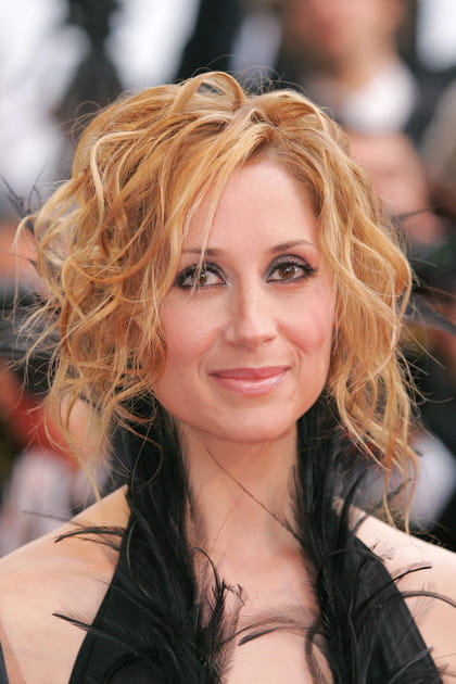 La jolie coiffure relev&eacute;e de Lara Fabian