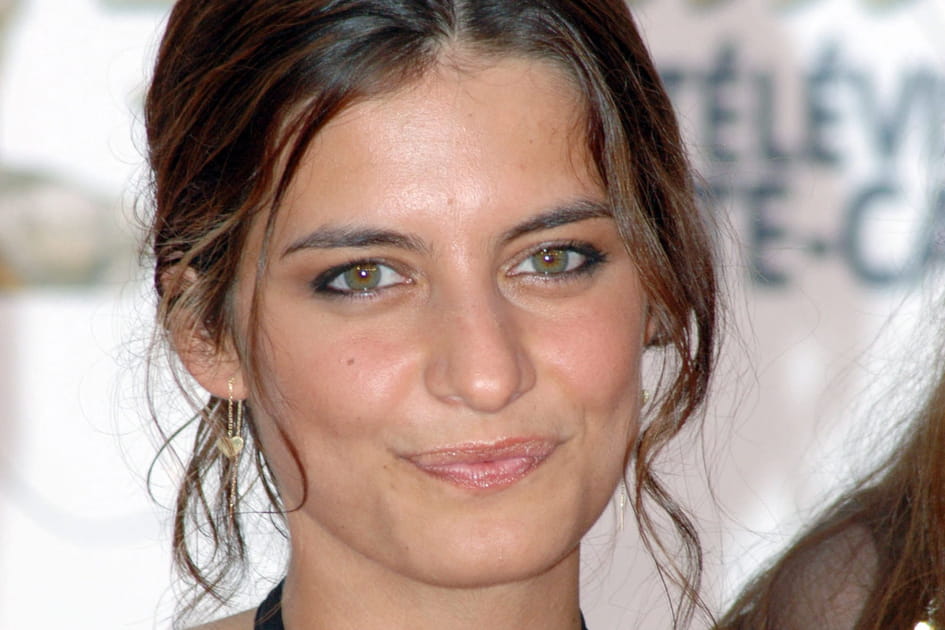 Les m&egrave;ches boucl&eacute;es de La&euml;titia Milot