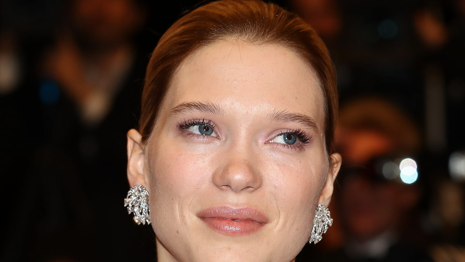 Léa Seydoux avec un chignon