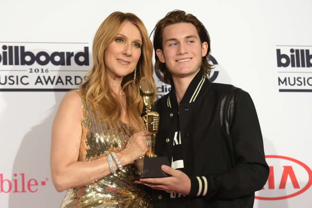 Ren&eacute;-Charles soutient sa m&egrave;re aux Billboard Music Awards, en 2016