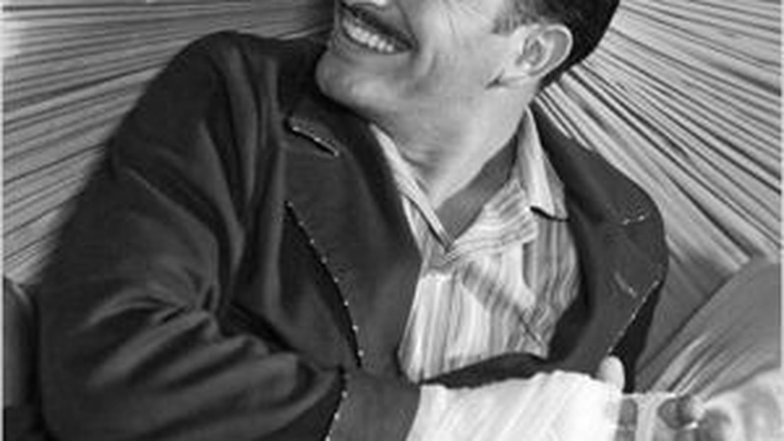 Jean Dujardin, avec moustache