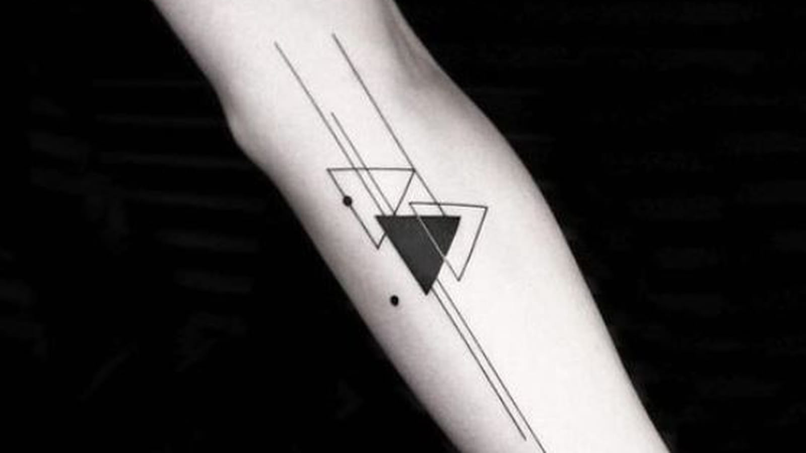 Triangles géométriques sur le bras