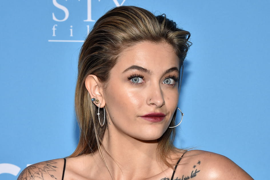 Le piercing anneau au nez de Paris Jackson