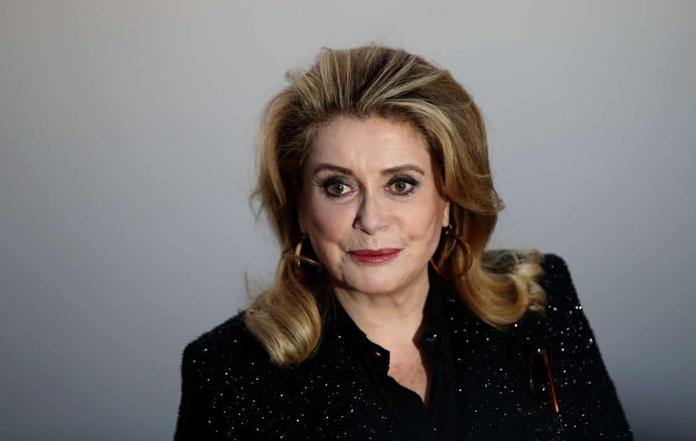 La bouche rouge vermeil de Catherine Deneuve