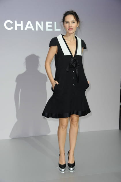 Virginie Ledoyen en robe noire col blanc