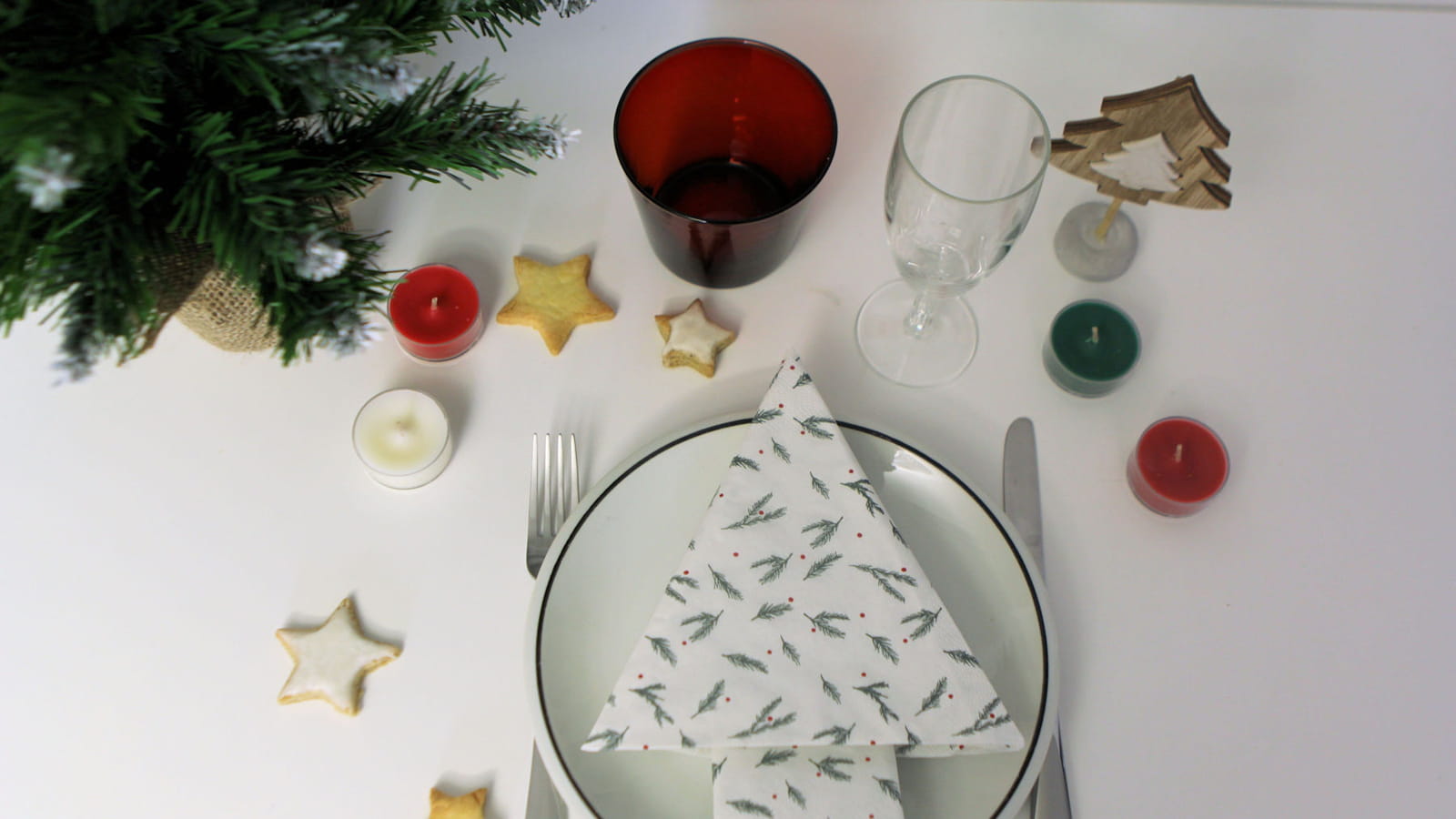 Pliage de serviette sapin à plat