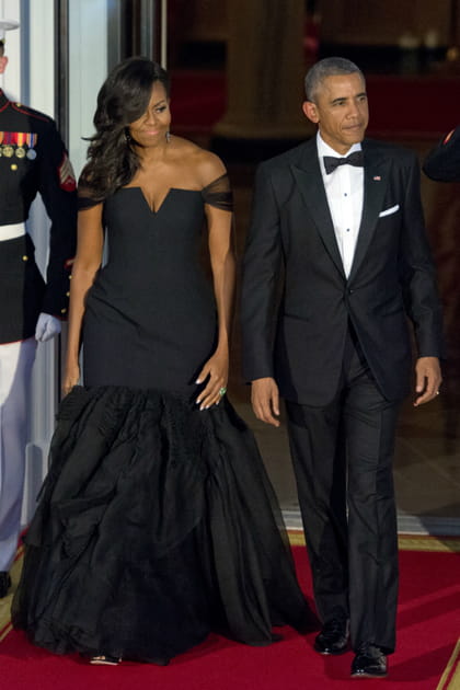 Michelle Obama en robe noire bouffante