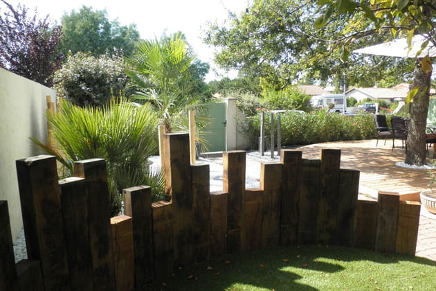 Vers l'entrée du jardin