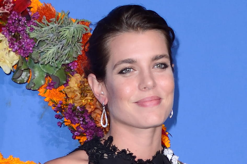 Le chignon classique  de Charlotte Casiraghi