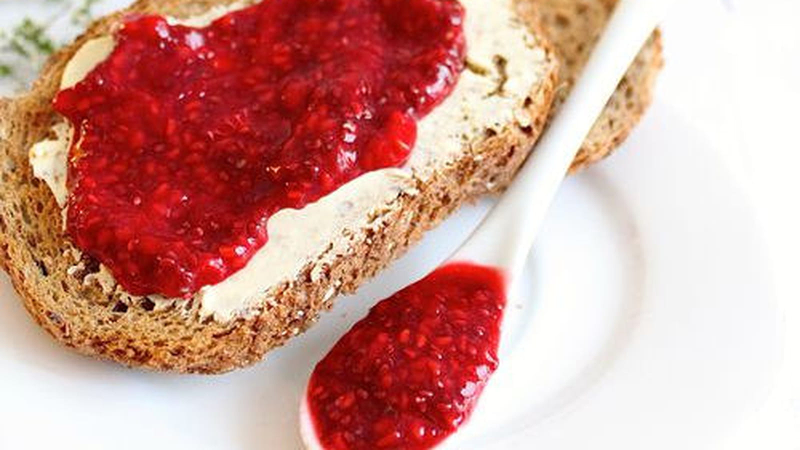 Confiture crue de framboises et graines de chia