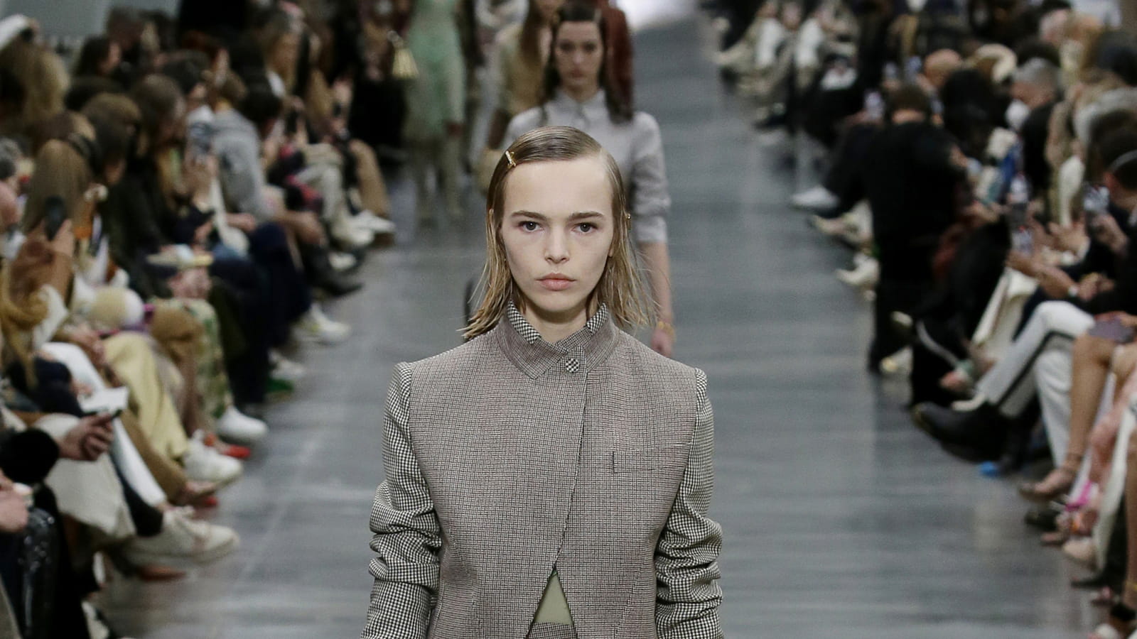 Look 18