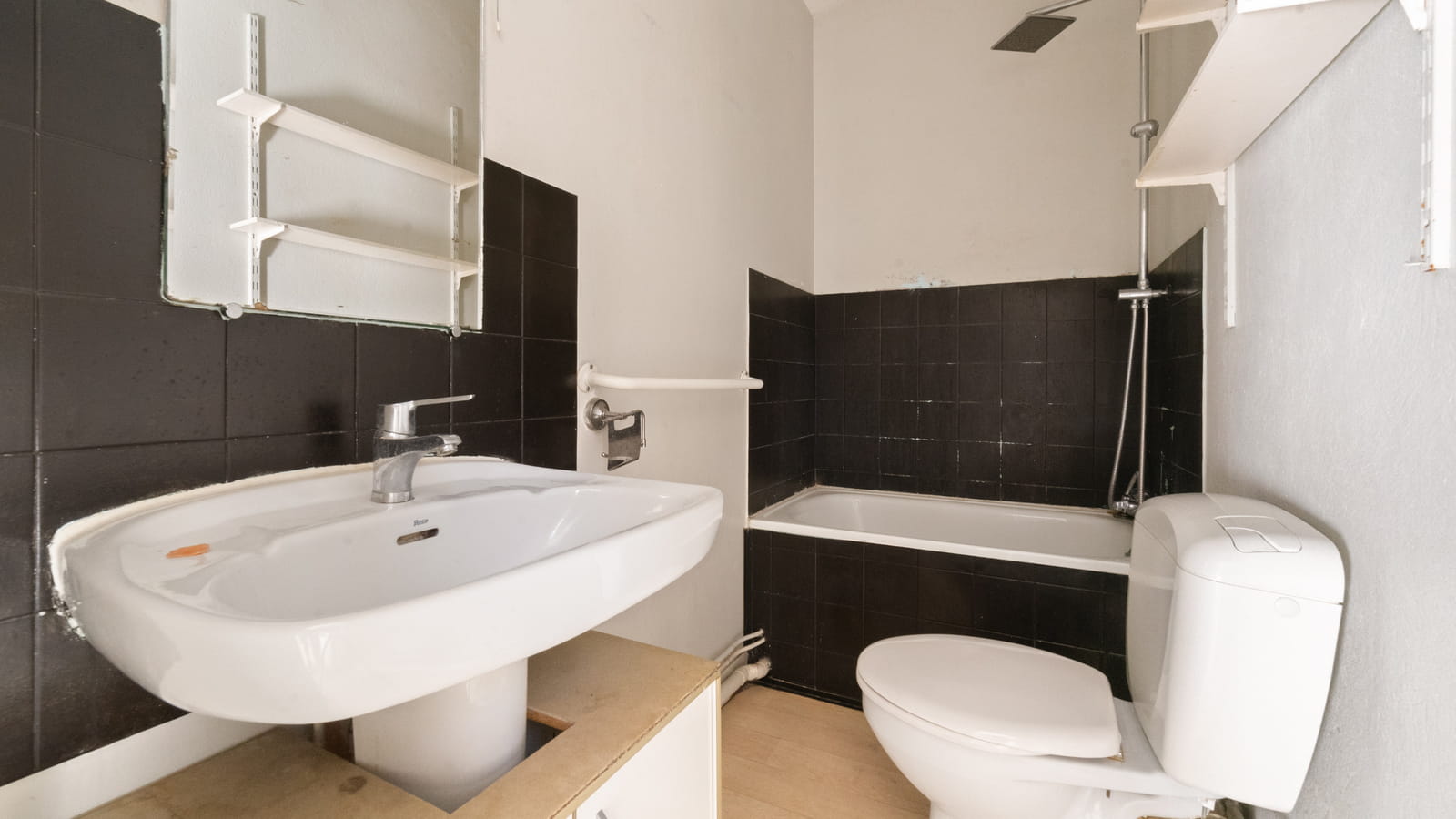 Salle de bains avant