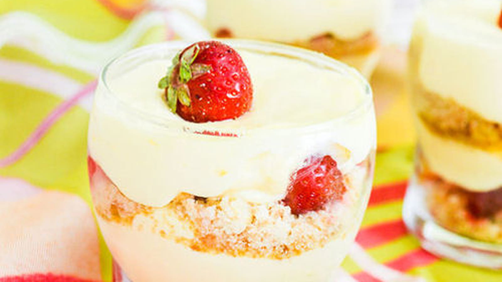 Verrines fraises, mascarpone, palets breton