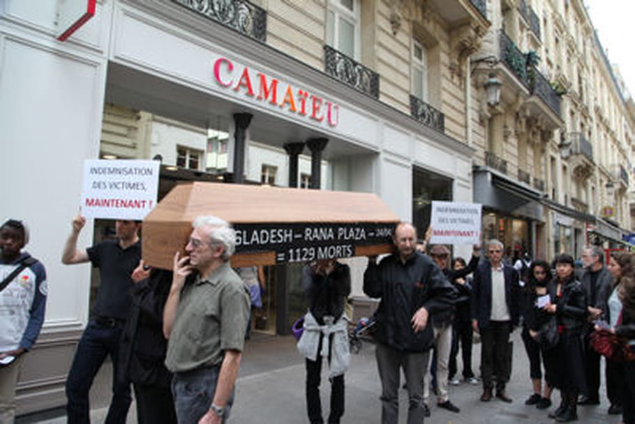 Effondrement au Bangladesh : une action de protestation devant un magasin Camaïeu