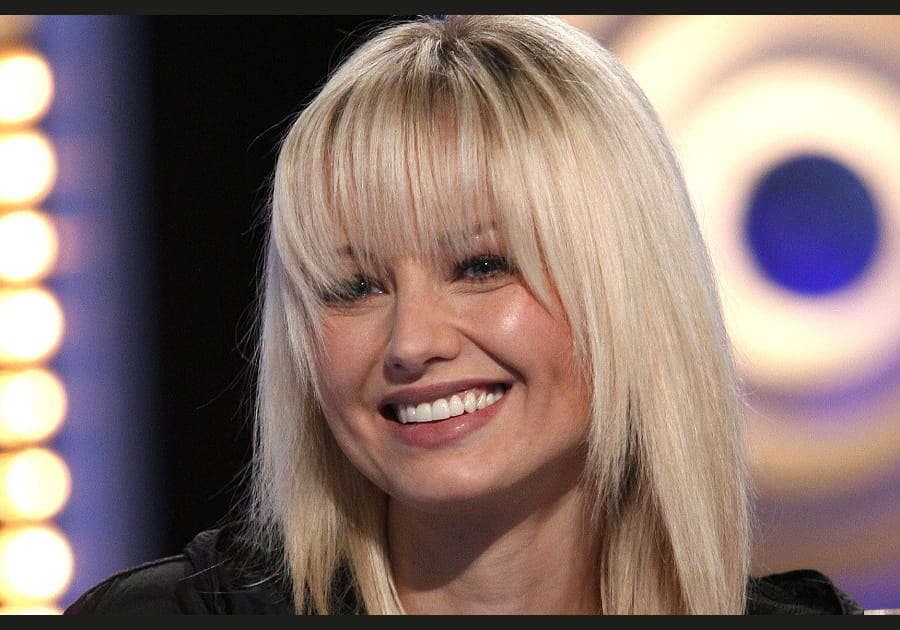 La frange &eacute;paisse d'Adriana Karembeu