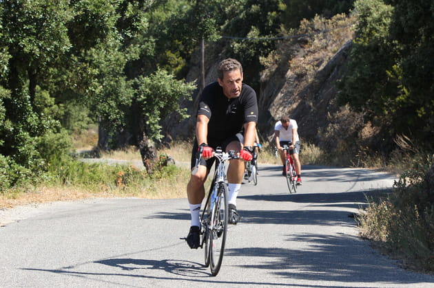 Nicolas Sarkozy en vélo, autour du fort de Brégançon (2012)