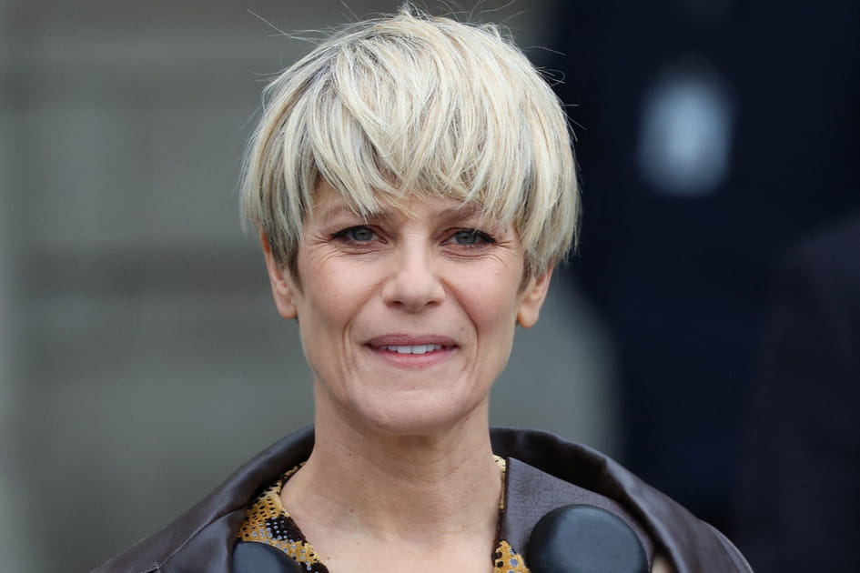 Marina Fo&iuml;s est rayonnante en blonde