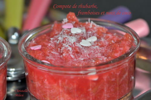 Compote de rhubarbe, framboises et noix de coco