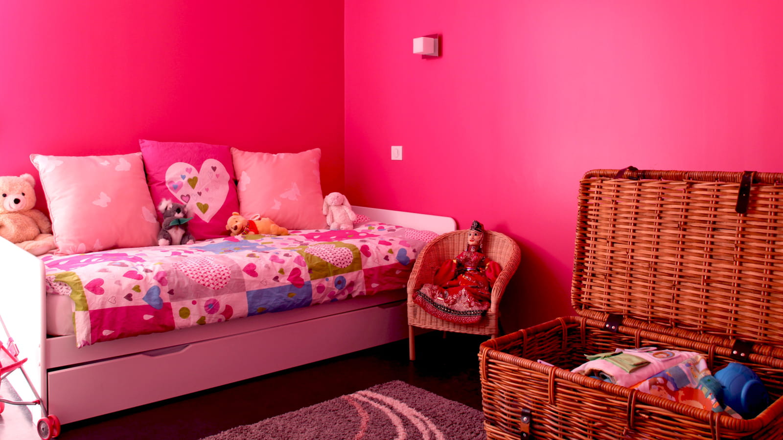 Chambre de fille rose fluo