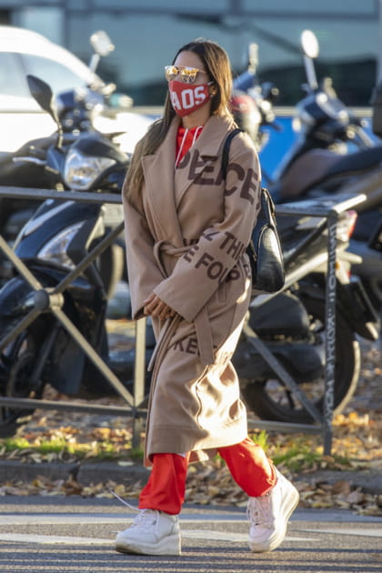 TOP : Rosalia en look à message