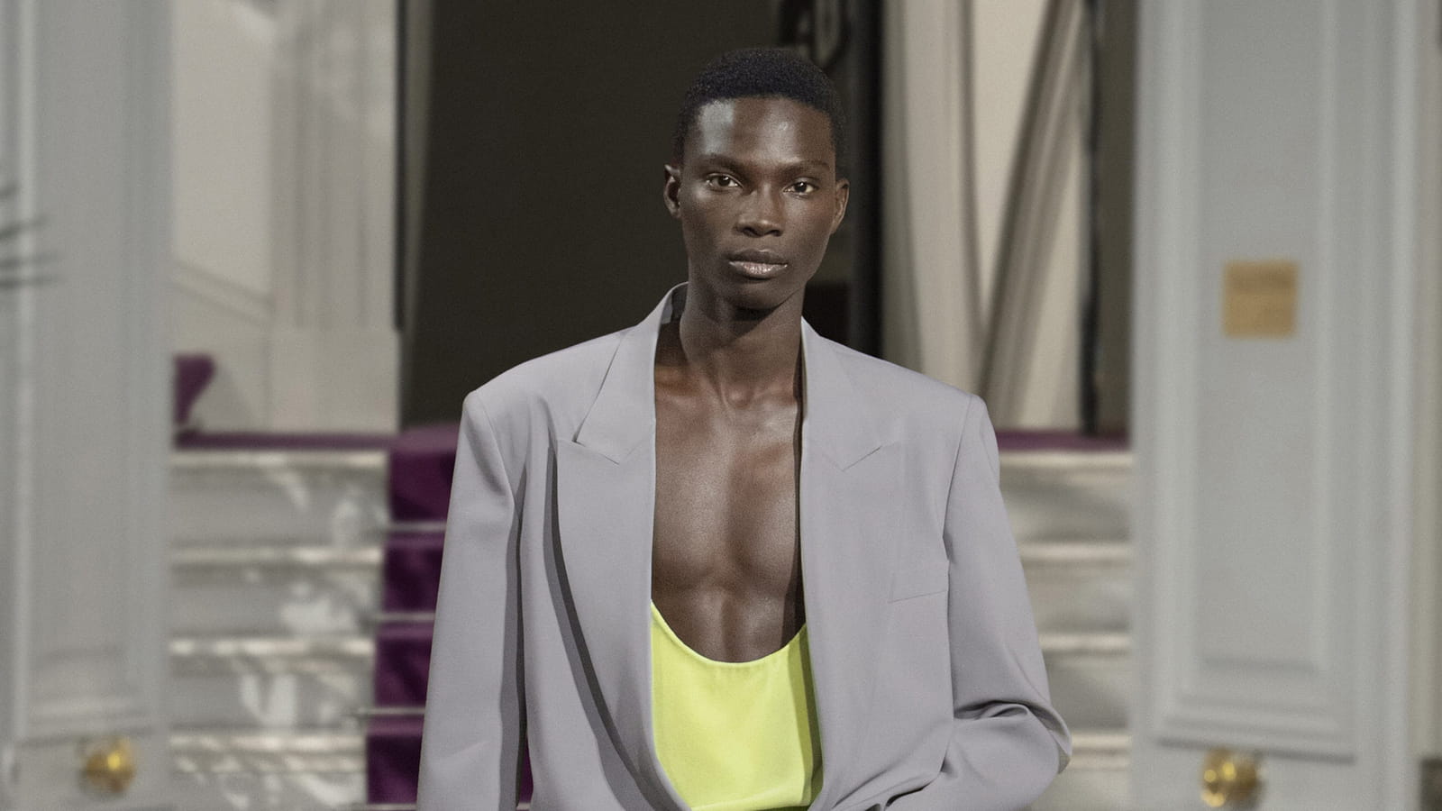 Look 49 du défilé Valentino