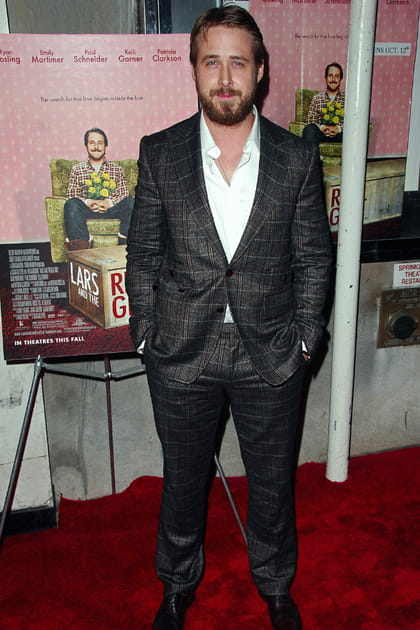 Ryan Gosling en costume motif prince de Galles