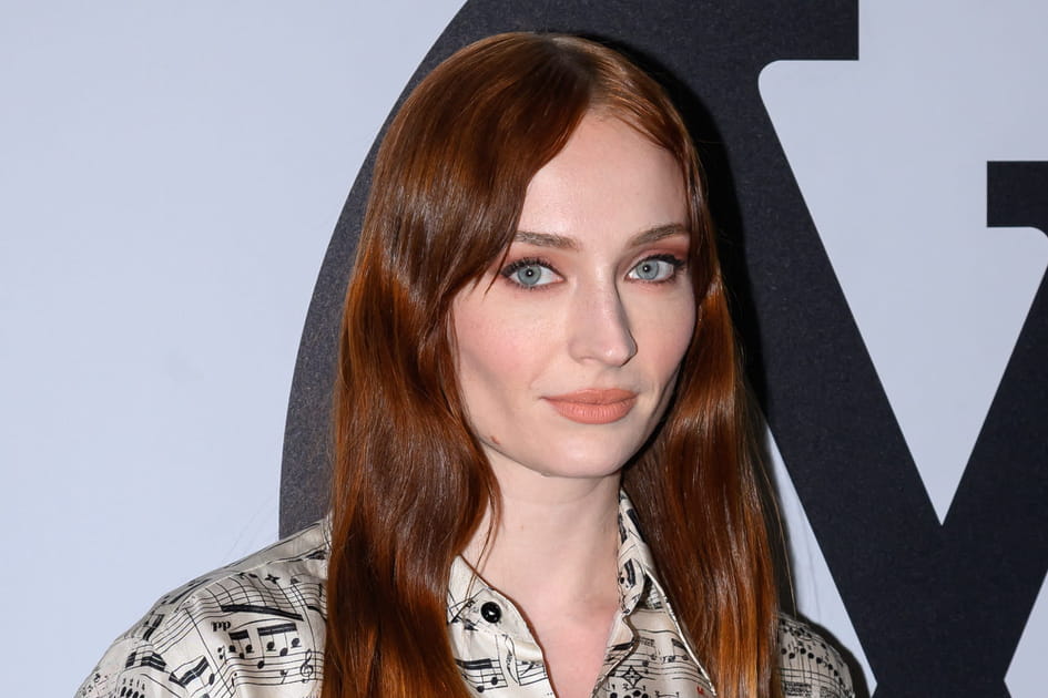 Sophie Turner, d&eacute;licieuse avec son look monochrome